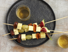 Aperitif skewers with raclette cheese, autumn