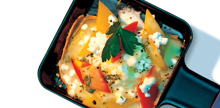 Raclette "Rainbow" mit Hüttenkäse und Peperoni Raclette "Rainbow" mit Hüttenkäse und Peperoni
