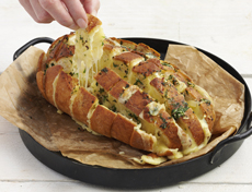Party bread with raclette cheese, pull-apart bread