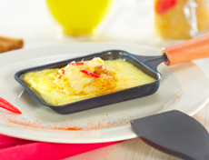 Raclette au poêlon avec chutney de pommes