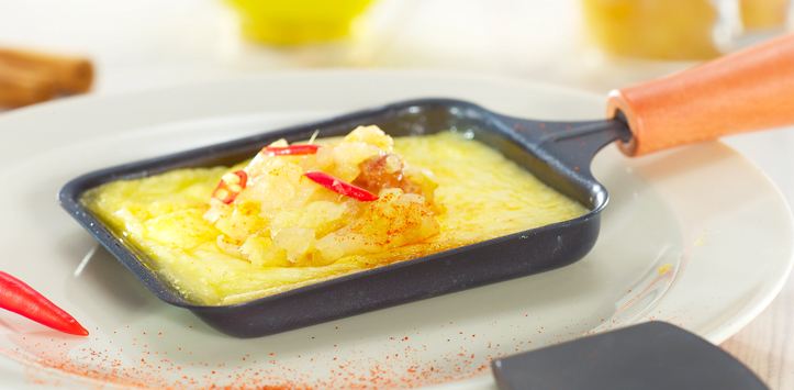 Raclette au poêlon avec chutney de pommes