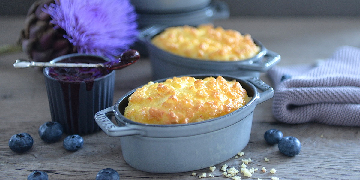 Couscous gratiné au fromage à raclette et sauce aux myrtilles 