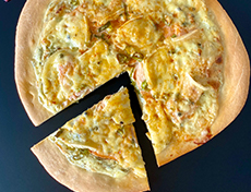 Raclette-Lachs-Pizza bianca