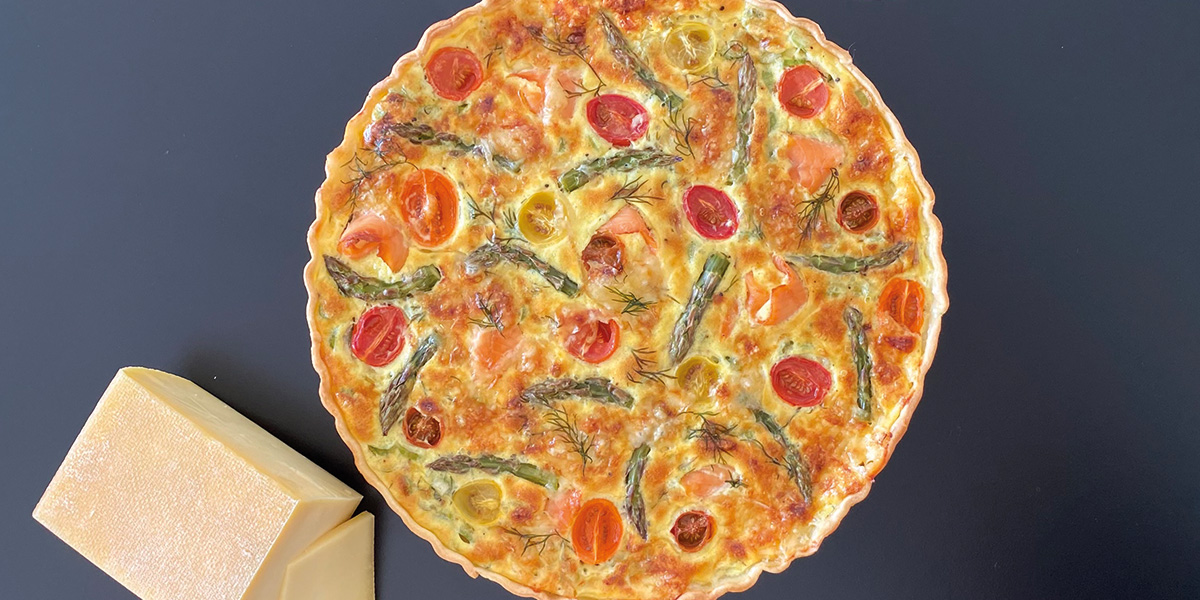 Raclettekäse-Spargel-Quiche mit Räucherlachs Raclettekäse-Spargel-Quiche mit Räucherlachs