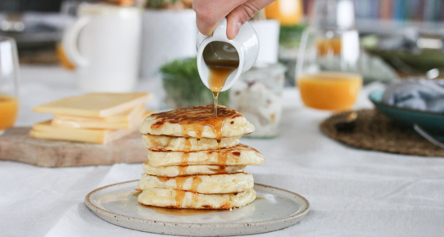 Luftige Pancakes mit Raclettekäse und Früchten Luftige Pancakes mit Raclettekäse und Früchten
