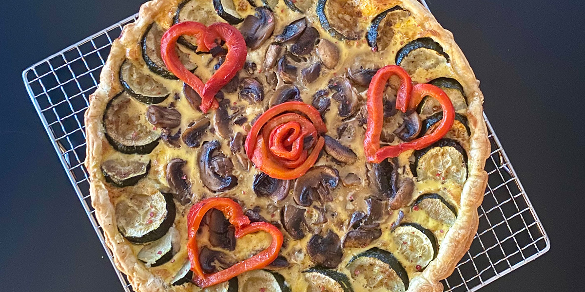 Tarte  à la raclette, aux champignons et aux courgettes