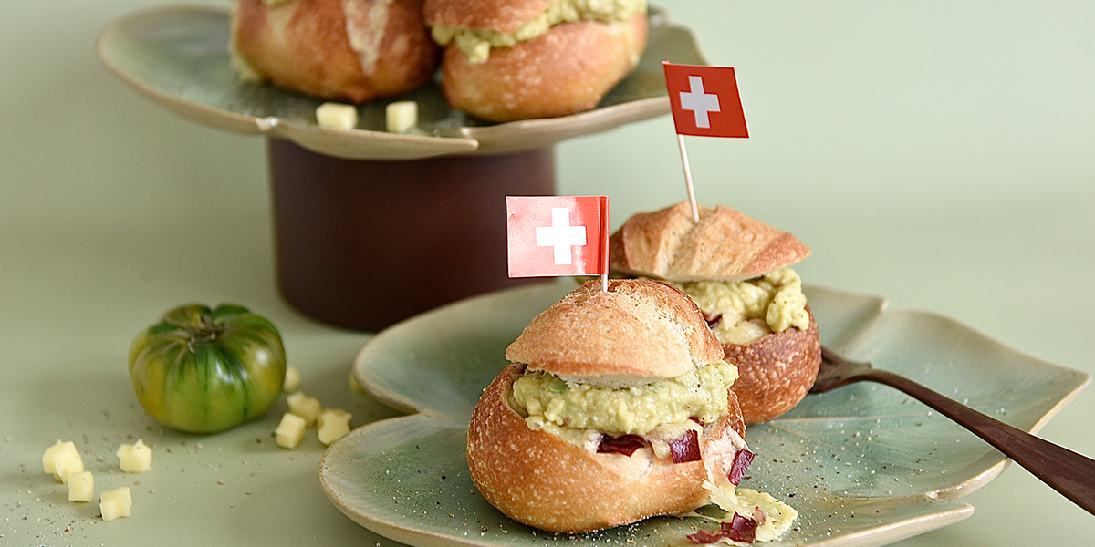 Schwiizer-Raclette-Nati-Semmeli