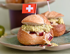 Schwiizer-Raclette-Nati-Semmeli
