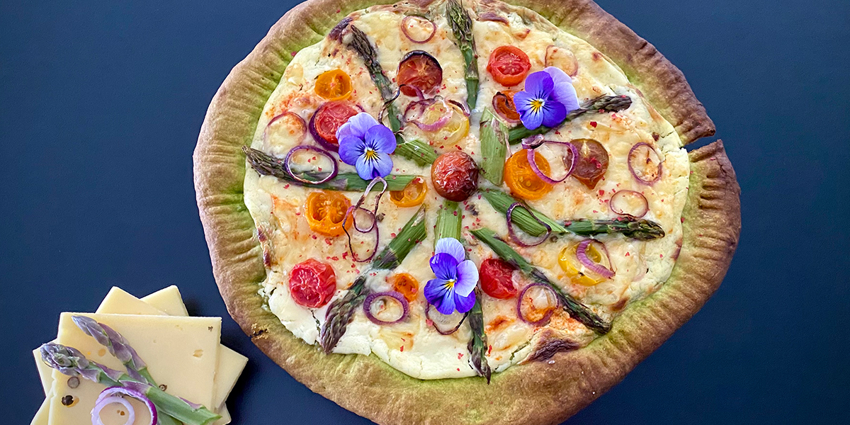 Tarte flambée à la raclette et aux asperges Tarte flambée à la raclette et aux asperges