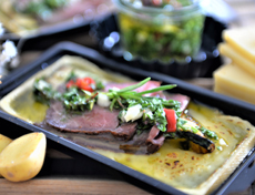 Raclette mit Roastbeef und Chimichurri-Sauce