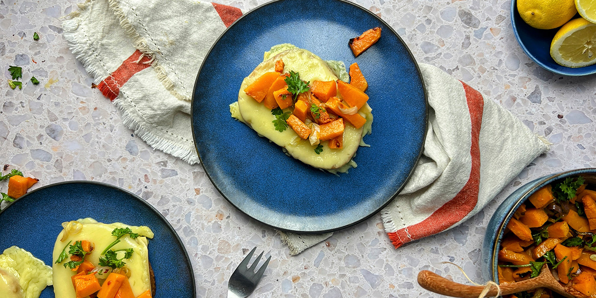 Croûtes au fromage à raclette et salade de courge