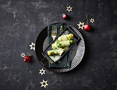 Wirzröllchen mit Kartoffel-Dukkah-Füllung und Raclettekäse überbacken 