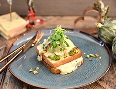  Truffled raclette fillet toast