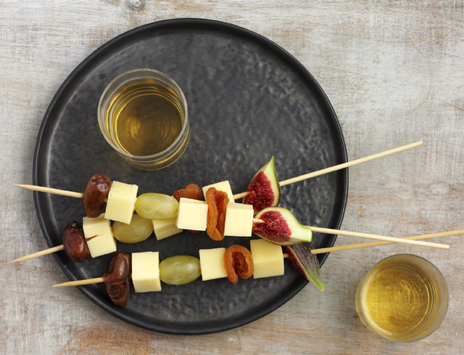 Aperitif skewers with raclette cheese, autumn