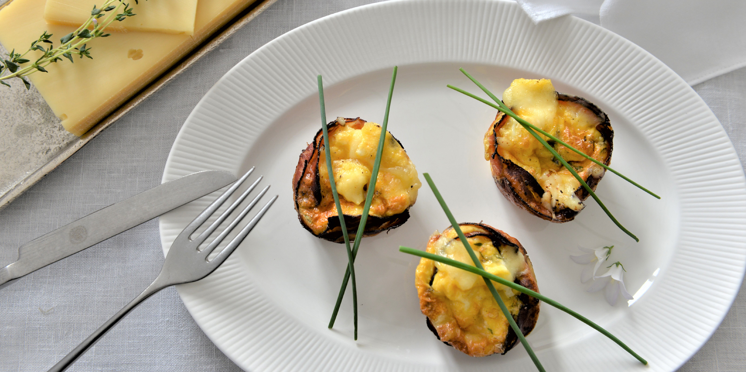 Muffins aux œufs et au fromage à raclette