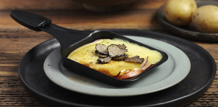 Raclette à la truffe et aux fruits